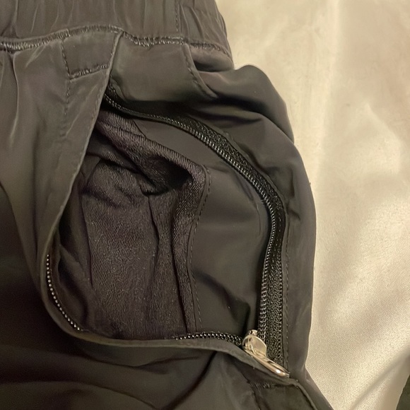 Lululemon Black Dog Runner Pants size 6 Small *No Liner - Picture 7 of 9